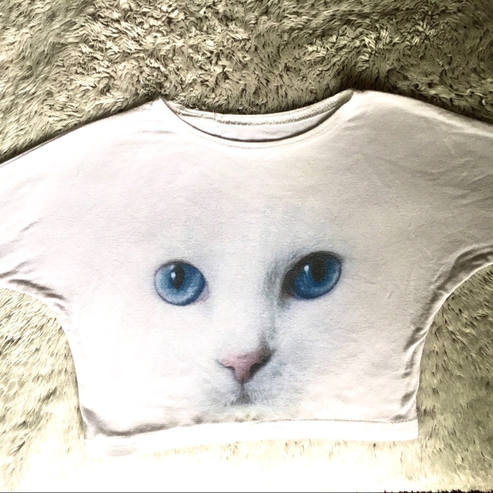 Gorgeous white kitty face cropped white T.
